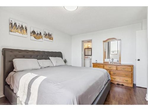 407-2556 Argyle Road, Mississauga, ON - Indoor Photo Showing Bedroom