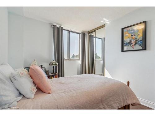 407-2556 Argyle Road, Mississauga, ON - Indoor Photo Showing Bedroom