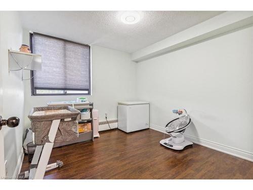 407-2556 Argyle Road, Mississauga, ON - Indoor Photo Showing Other Room