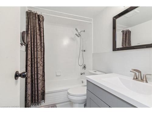 407-2556 Argyle Road, Mississauga, ON - Indoor Photo Showing Bathroom