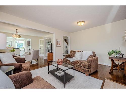 126 Howell Road, Oakville, ON - Indoor Photo Showing Living Room