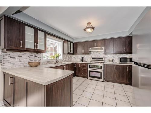 126 Howell Road, Oakville, ON - Indoor Photo Showing Kitchen With Upgraded Kitchen