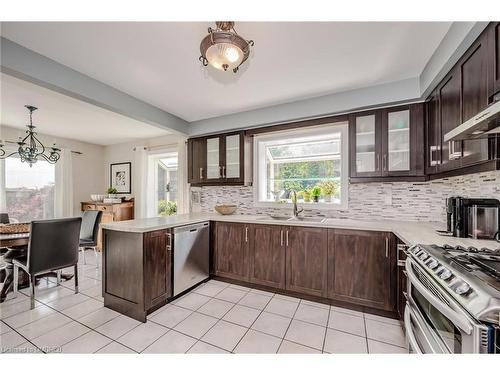 126 Howell Road, Oakville, ON - Indoor Photo Showing Kitchen With Upgraded Kitchen