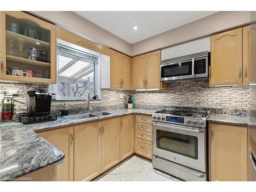5687 Goldenbrook Drive, Mississauga, ON - Indoor Photo Showing Kitchen With Double Sink