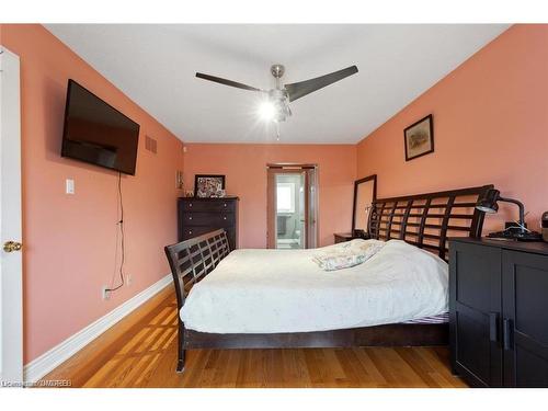 5687 Goldenbrook Drive, Mississauga, ON - Indoor Photo Showing Bedroom