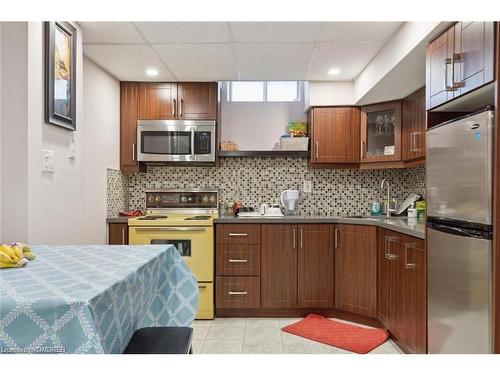 5687 Goldenbrook Drive, Mississauga, ON - Indoor Photo Showing Kitchen