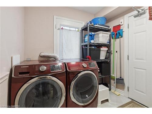 5687 Goldenbrook Drive, Mississauga, ON - Indoor Photo Showing Laundry Room
