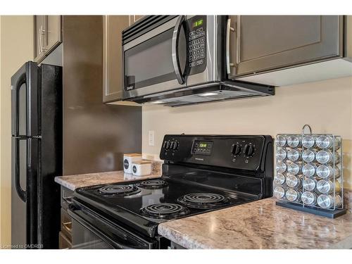 205-90 Charlton Avenue West, Hamilton, ON - Indoor Photo Showing Kitchen