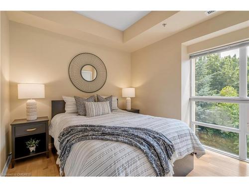 205-90 Charlton Avenue West, Hamilton, ON - Indoor Photo Showing Bedroom