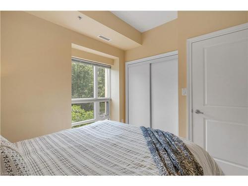 205-90 Charlton Avenue West, Hamilton, ON - Indoor Photo Showing Bedroom