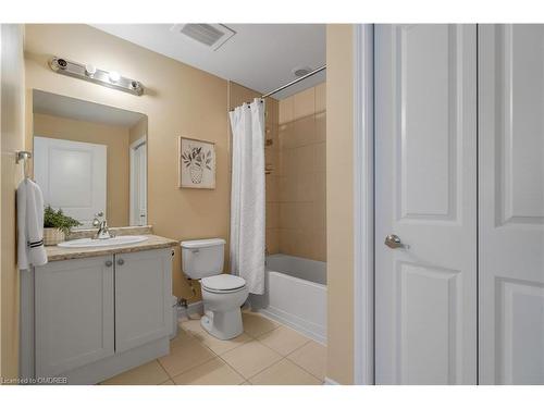 205-90 Charlton Avenue West, Hamilton, ON - Indoor Photo Showing Bathroom
