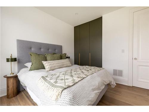 6 Morrison Place, Springwater, ON - Indoor Photo Showing Bedroom