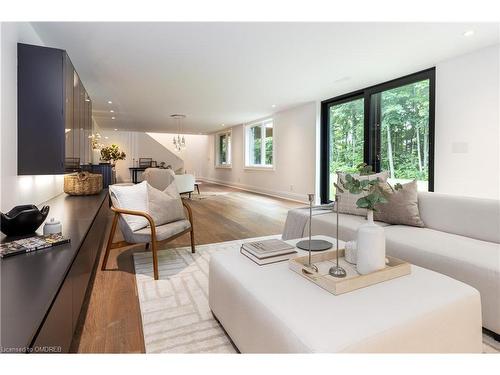 6 Morrison Place, Springwater, ON - Indoor Photo Showing Living Room