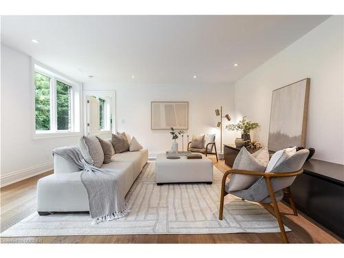 6 Morrison Place, Springwater, ON - Indoor Photo Showing Living Room