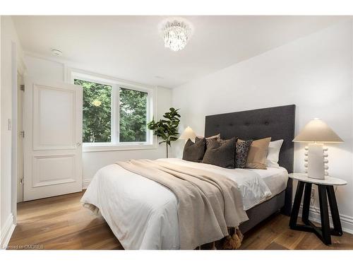 6 Morrison Place, Springwater, ON - Indoor Photo Showing Bedroom