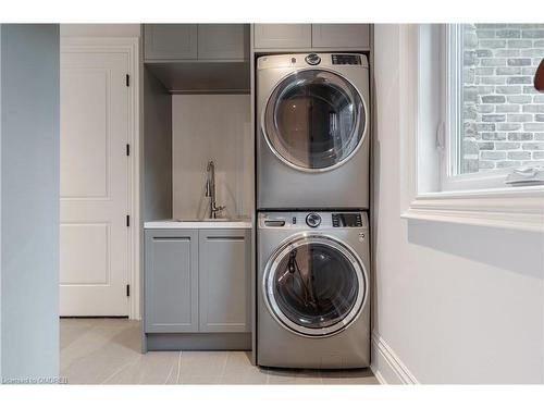 6 Morrison Place, Springwater, ON - Indoor Photo Showing Laundry Room