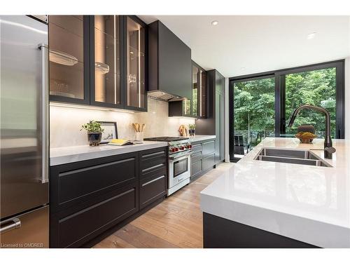 6 Morrison Place, Springwater, ON - Indoor Photo Showing Kitchen With Double Sink With Upgraded Kitchen