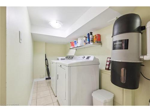 3432 Fountain Park Avenue, Mississauga, ON - Indoor Photo Showing Laundry Room