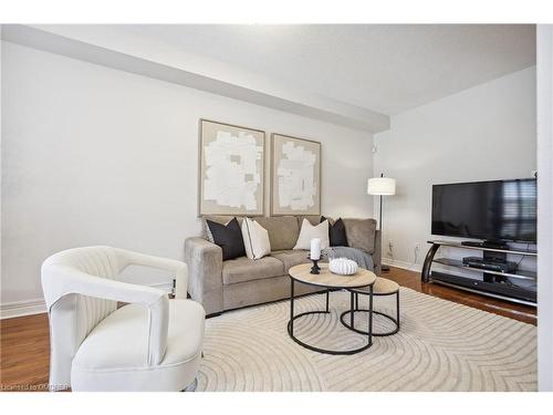 3432 Fountain Park Avenue, Mississauga, ON - Indoor Photo Showing Living Room