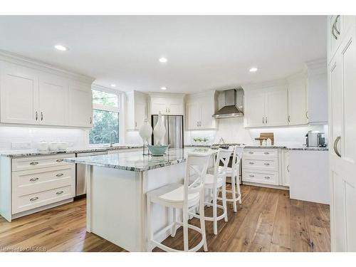 284 Lawson Street, Oakville, ON - Indoor Photo Showing Kitchen With Upgraded Kitchen