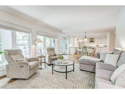 284 Lawson Street, Oakville, ON - Indoor Photo Showing Living Room