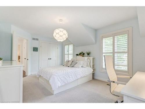 284 Lawson Street, Oakville, ON - Indoor Photo Showing Bedroom