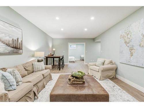 284 Lawson Street, Oakville, ON - Indoor Photo Showing Living Room