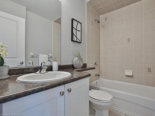 318-216 Oak Park Boulevard, Oakville, ON - Indoor Photo Showing Bathroom