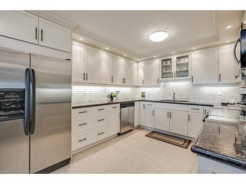 1205-2180 Marine Drive, Oakville, ON - Indoor Photo Showing Kitchen With Stainless Steel Kitchen With Upgraded Kitchen