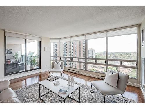 1205-2180 Marine Drive, Oakville, ON - Indoor Photo Showing Living Room