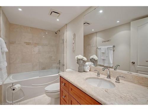 1205-2180 Marine Drive, Oakville, ON - Indoor Photo Showing Bathroom