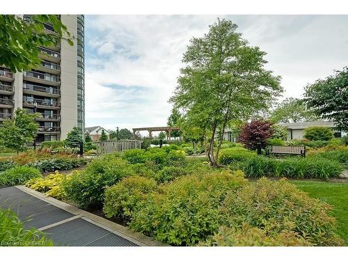 1205-2180 Marine Drive, Oakville, ON - Outdoor