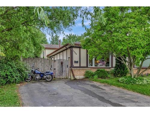 2324 Coldstream Drive, Burlington, ON - Outdoor