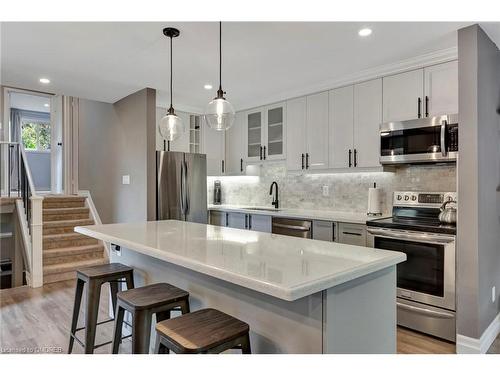 2324 Coldstream Drive, Burlington, ON - Indoor Photo Showing Kitchen With Upgraded Kitchen