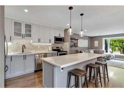 2324 Coldstream Drive, Burlington, ON - Indoor Photo Showing Kitchen With Upgraded Kitchen