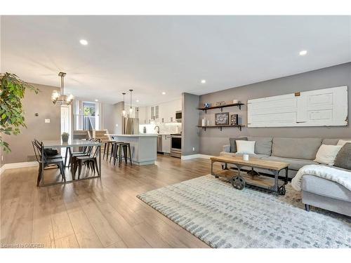 2324 Coldstream Drive, Burlington, ON - Indoor Photo Showing Living Room