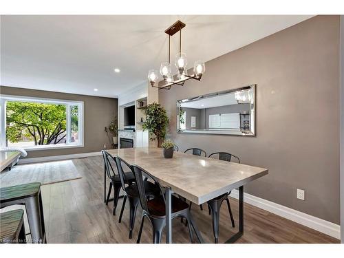 2324 Coldstream Drive, Burlington, ON - Indoor Photo Showing Dining Room