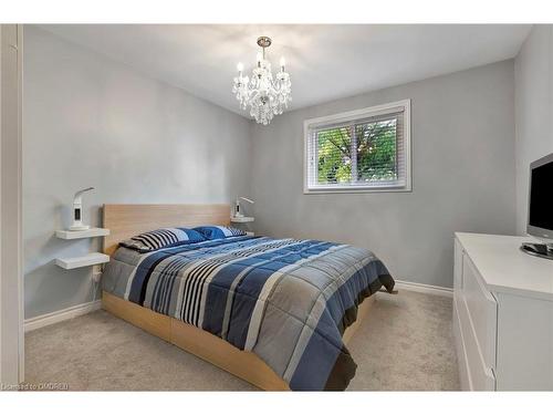 2324 Coldstream Drive, Burlington, ON - Indoor Photo Showing Bedroom