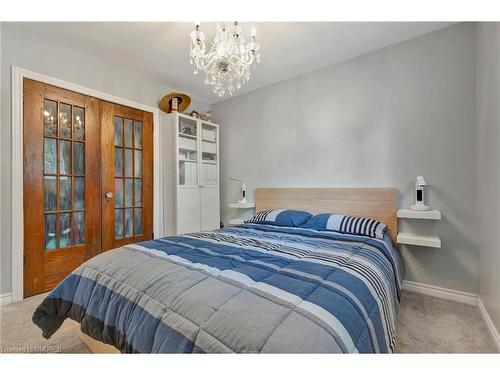 2324 Coldstream Drive, Burlington, ON - Indoor Photo Showing Bedroom