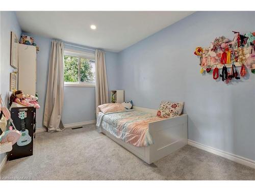 2324 Coldstream Drive, Burlington, ON - Indoor Photo Showing Bedroom