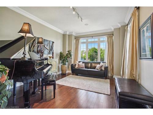 3352 Skipton Lane, Oakville, ON - Indoor Photo Showing Living Room