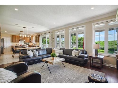 3352 Skipton Lane, Oakville, ON - Indoor Photo Showing Living Room