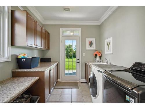 3352 Skipton Lane, Oakville, ON - Indoor Photo Showing Laundry Room