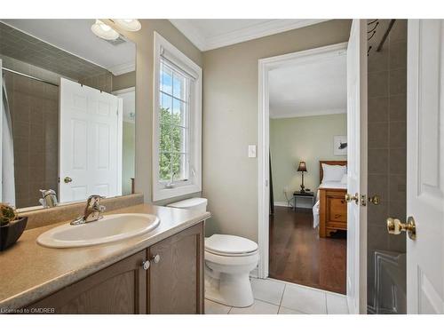 3352 Skipton Lane, Oakville, ON - Indoor Photo Showing Bathroom