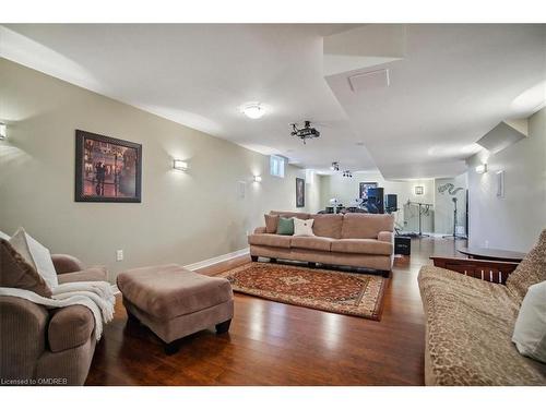 3352 Skipton Lane, Oakville, ON - Indoor Photo Showing Living Room