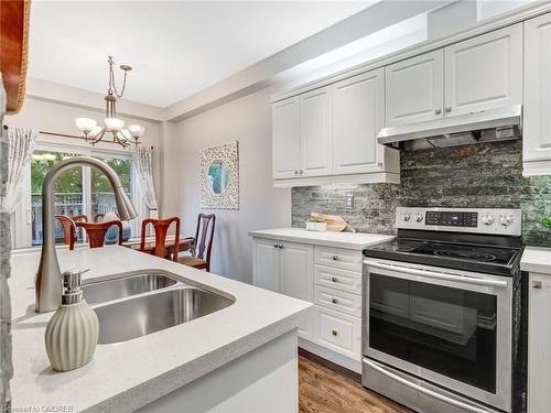 6-2229 Walker'S Line, Burlington, ON - Indoor Photo Showing Kitchen With Double Sink With Upgraded Kitchen