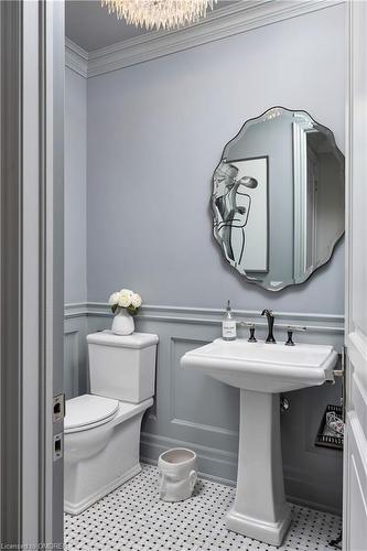 279 Rebecca Street, Oakville, ON - Indoor Photo Showing Bathroom
