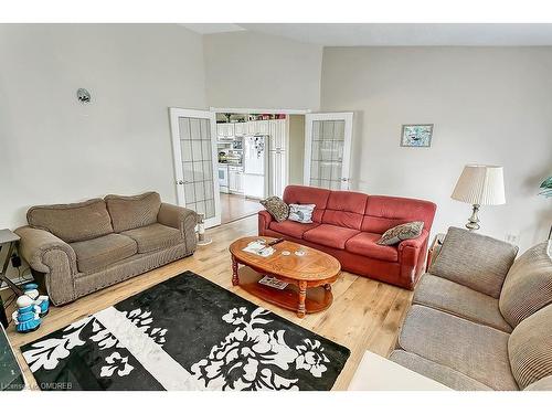 8790 9 Line, Georgetown, ON - Indoor Photo Showing Living Room