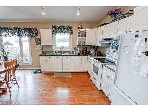 8790 9 Line, Georgetown, ON - Indoor Photo Showing Kitchen With Double Sink