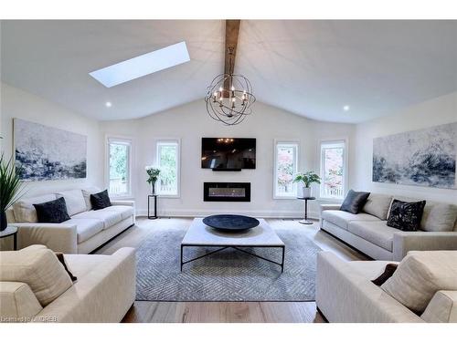 1085 Augustus Drive, Burlington, ON - Indoor Photo Showing Living Room